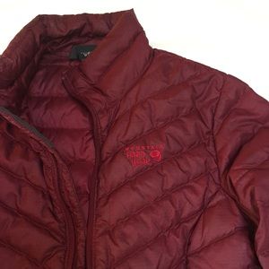 Maroon puffy fitted coat